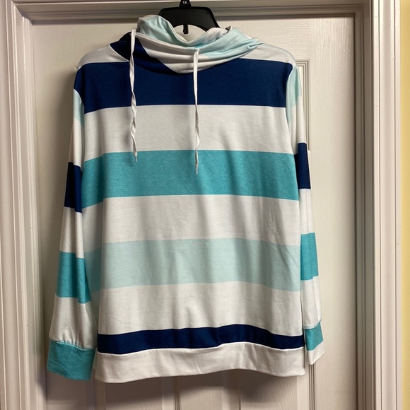 Tops - EUC Hoodie